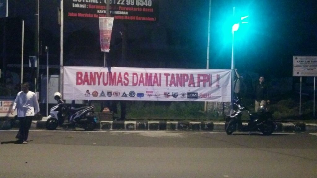 Gelombang penolakan FPI di Banyumas mencapai puncaknya dengan pemasangan spanduk penolakan yang dipasang di sekujur wilayah Banyumas. (Istimewa)