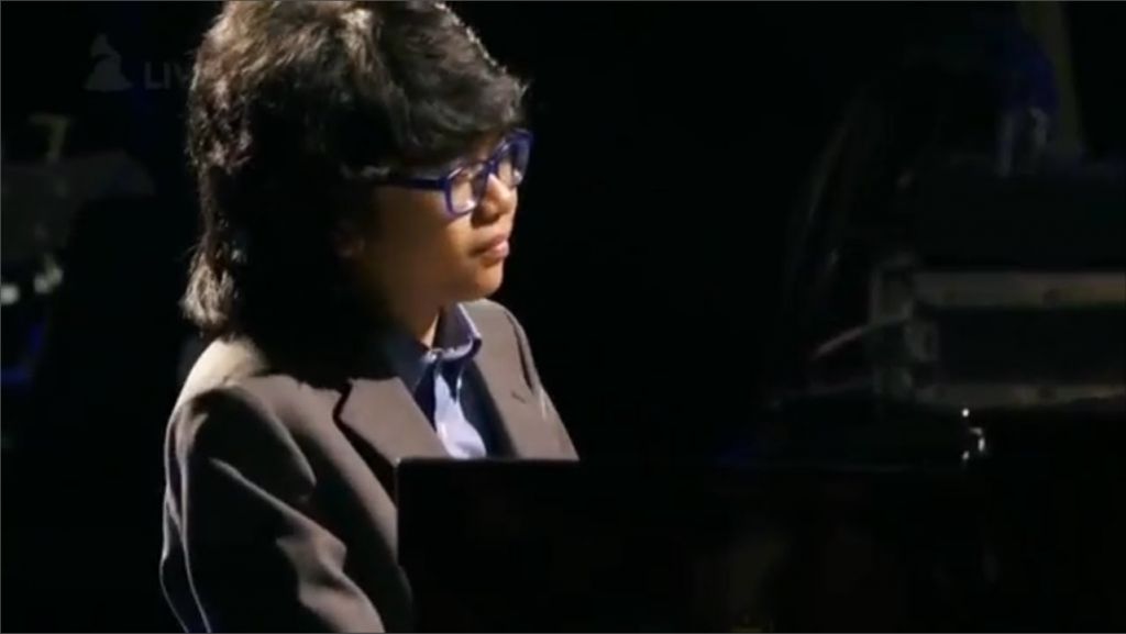 Joey Alexander saat tampil memukau musisi dunia di ajang Grammy Awards 2016. (Istimewa)