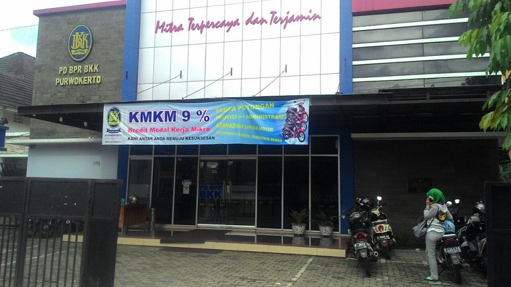 Kantor Pusat PD BPR BKK Purwokerto berada di Jalan RA Wiriaatmadja atau Jalan Bank, merupakan salah satu BUMD milih pemerintah daerah dan provinsi. (Djito El Fateh/Purwokertokita.com)