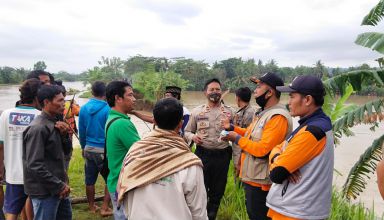 kondisi tanggul sungai Telomoyo desa Madurejo, Puring Kebumen yang jebol