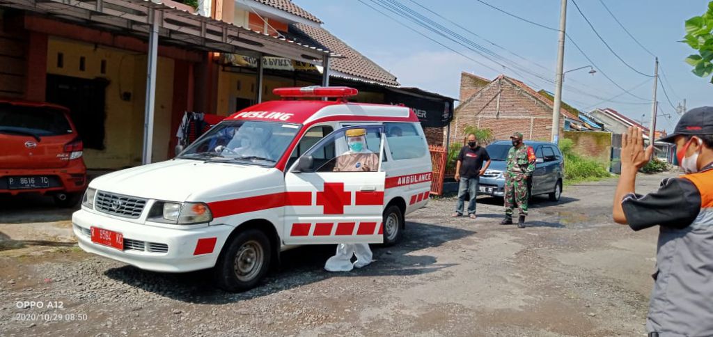 Penjemputan pasien Covid-19 di Desa Karangjambe Padamara Purbalingga