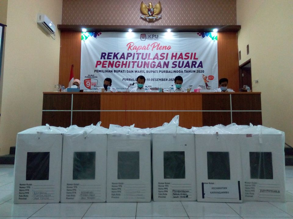 Rapat pleno rekapitulasi hasil penghitungan suara diKPU Purbalingga