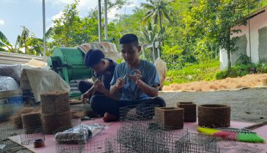 Warga Desa Panusupan Kecamatan Rembang Purbalingga sukses mengembangkan bisnis media tanam dari serabut kulit kelapa