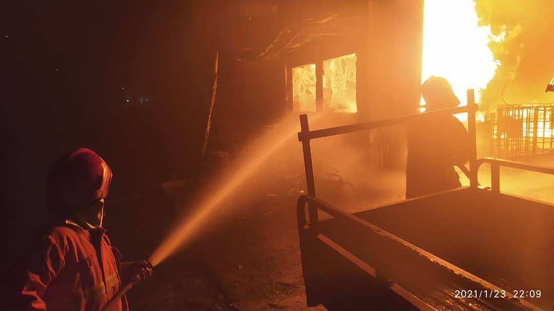Gegara Donat Sepenggorengan, Hangus Dapur Seperabotnya, Kebakaran Rumah di Bukateja