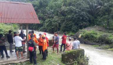 Pencarian korban hanyut di sungai di Pekalongan