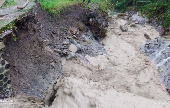 Tebing sungai Desa Pasuruhan Banjarnegara tergerus arus