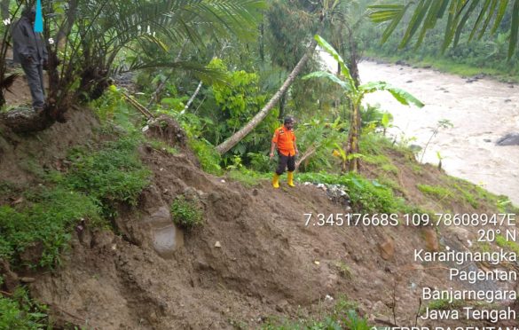 Longsor di Desa Karangnangka, Pagentan akibat meluapnya Sungai Tulis