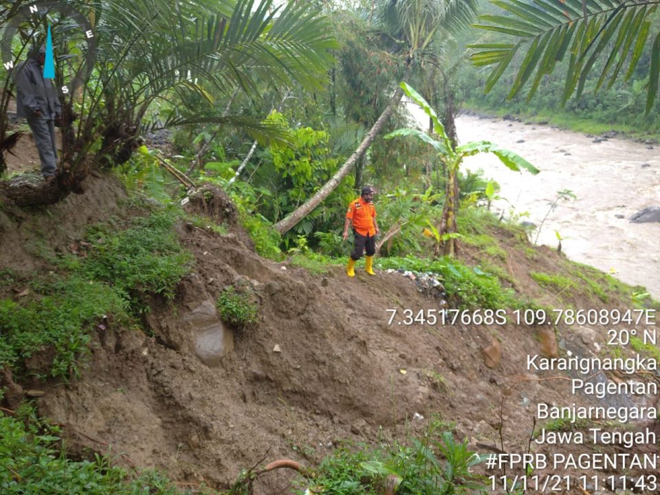 Longsor di Desa Karangnangka, Pagentan akibat meluapnya Sungai Tulis